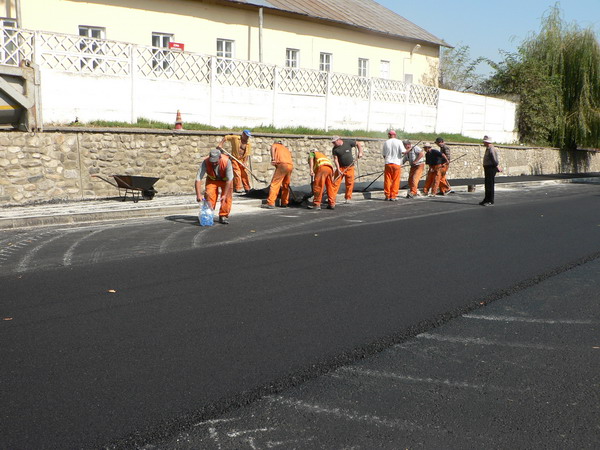 6 Asfaltare str Armatei10.jpg